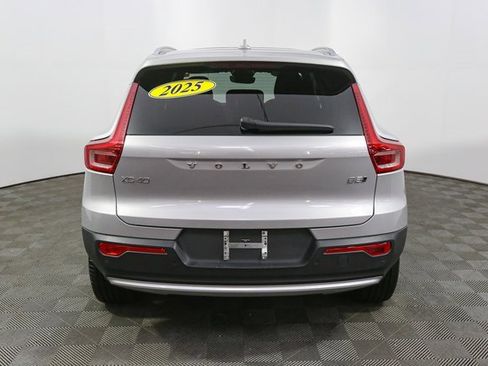 Used 2025 Volvo XC40 B5 Core image 10