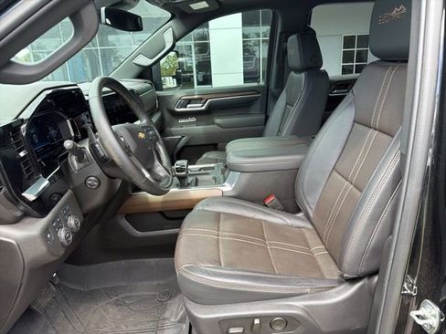 Used 2025 Chevrolet Silverado 1500 High Country w/ High Country Premium Package AWD/4WD image 7