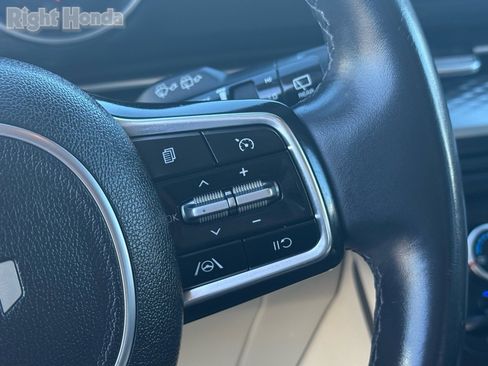 Used 2024 Kia Carnival LX image 17