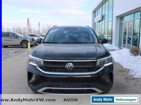 Used 2024 Volkswagen Taos SE image 2
