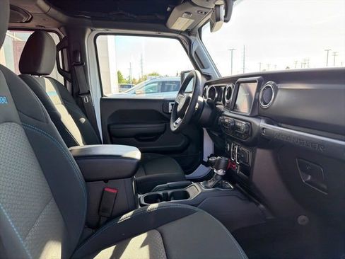 Used 2023 Jeep Wrangler Unlimited Rubicon 4xe AWD/4WD image 30