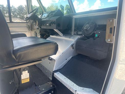 Used 2016 Ford E-350 and Econoline 350 Super Duty w/ A/C Prep Package RWD image 23