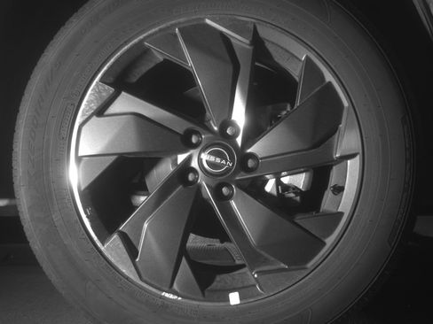 Used 2025 Nissan Rogue SV FWD image 13