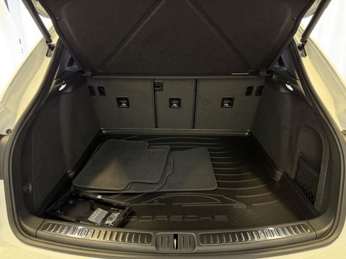 New 2026 Porsche Macan image 28