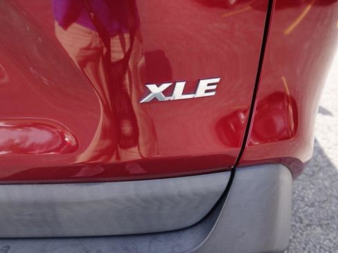 Used 2019 Toyota RAV4 XLE w/ Convenience Package image 18