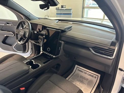 Used 2026 GMC Acadia Elevation w/ LPO, Floor Liner Package AWD/4WD image 31