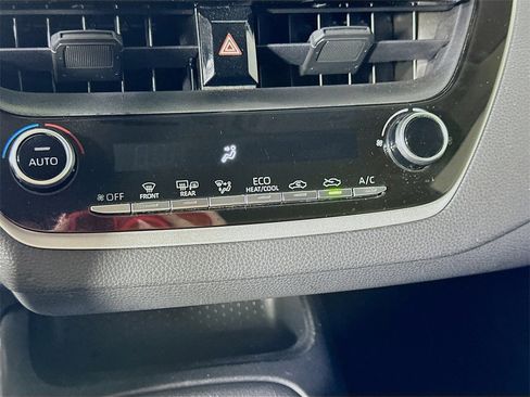 Used 2020 Toyota Corolla LE image 25