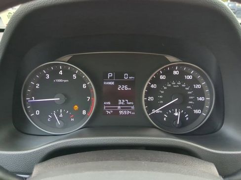 Used 2017 Hyundai Elantra SE image 15