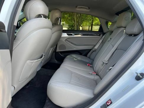 Used 2016 Hyundai Genesis 3.8 RWD image 14
