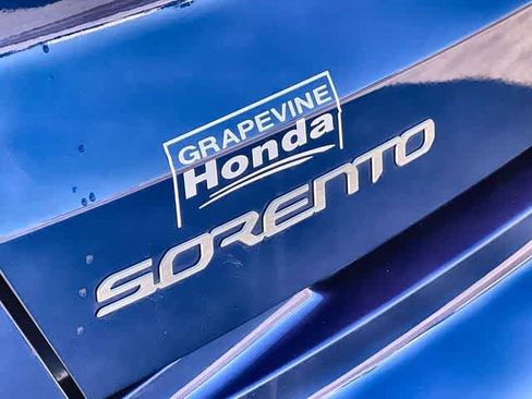 Used 2023 Kia Sorento S image 8