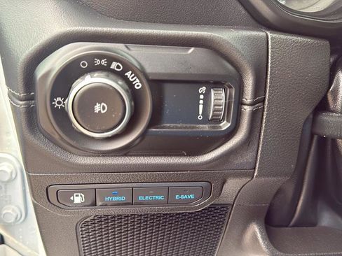 Used 2024 Jeep Wrangler Unlimited Sahara AWD/4WD image 19
