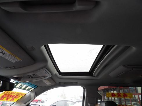 Used 2015 GMC Yukon XL SLT w/ Open Road Package image 8