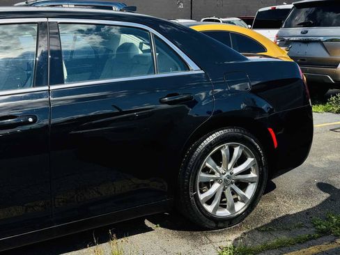 Used 2021 Chrysler 300 Touring L AWD/4WD image 8