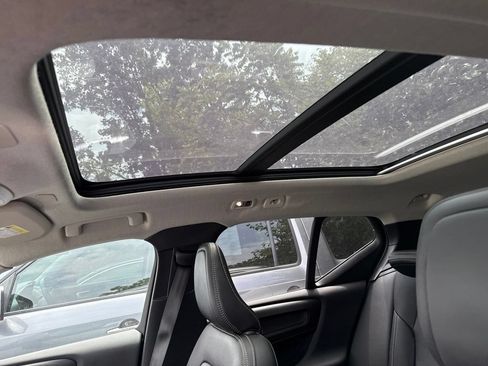 Used 2019 Volvo XC40 T5 Momentum AWD/4WD image 7