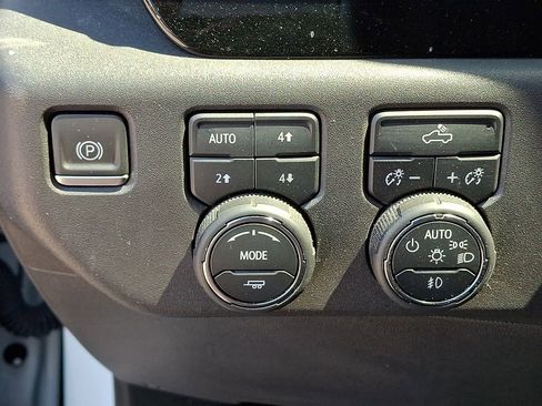 Used 2024 Chevrolet Silverado 1500 LT Trail Boss w/ Convenience Package II AWD/4WD image 30