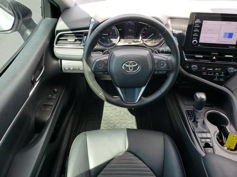 Used 2022 Toyota Camry SE w/ Convenience Package FWD image 14