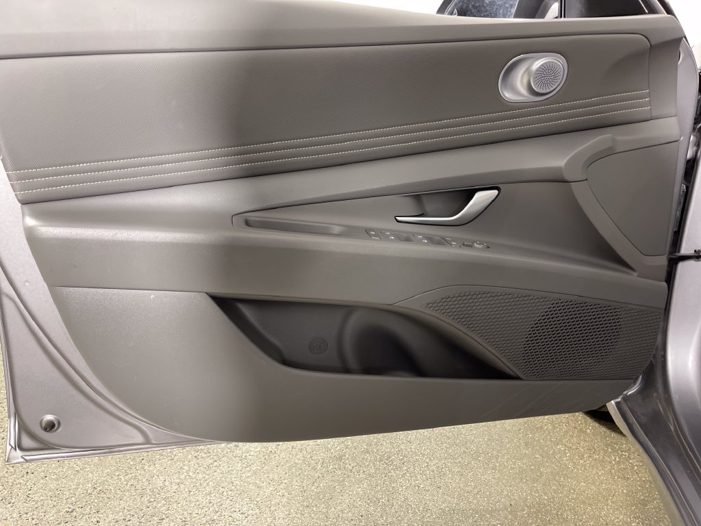 Certified 2025 Hyundai Elantra SEL FWD image 19