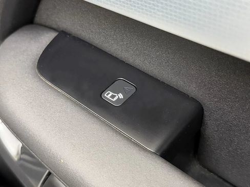 Used 2020 Land Rover Discovery Landmark AWD/4WD image 41