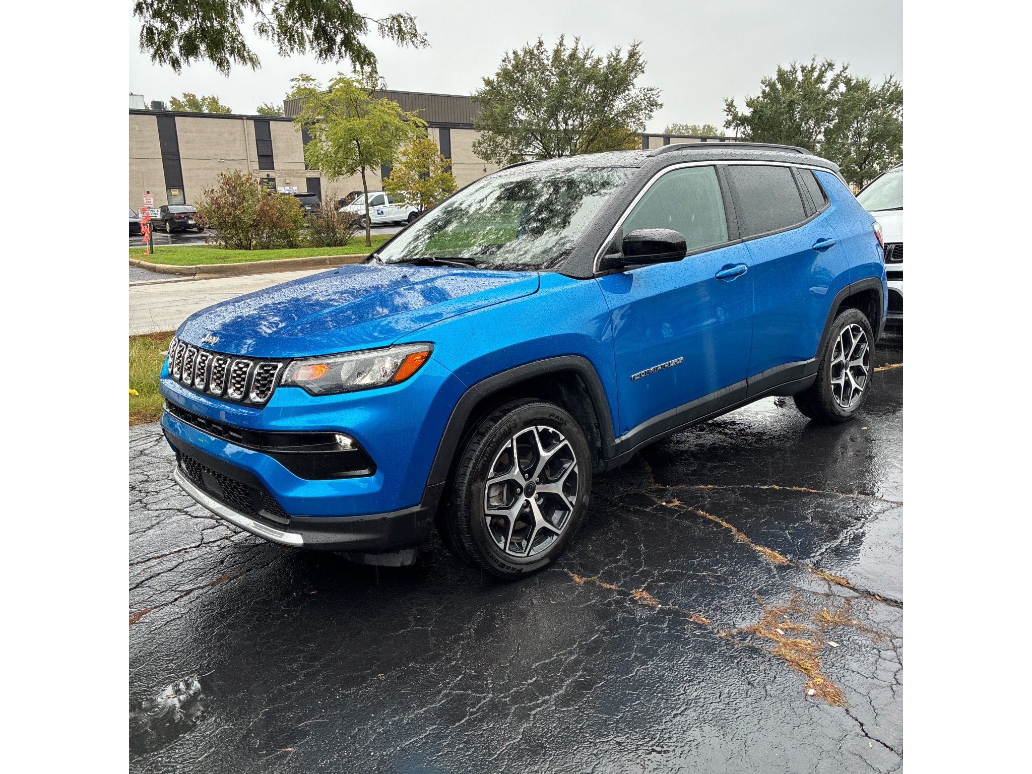 Used 2025 Jeep Compass Limited AWD/4WD image 2