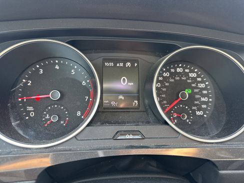 Used 2021 Volkswagen Tiguan SE image 8