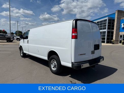 Used 2021 Chevrolet Express 3500 Extended w/ Driver Convenience Package RWD image 3