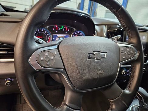 Used 2023 Chevrolet Traverse LT image 12