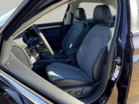 New 2026 Volkswagen Jetta SE FWD image 9