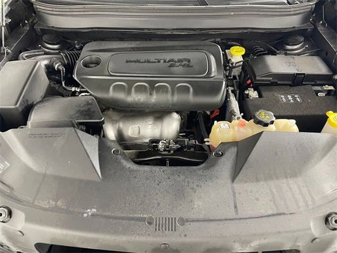 Used 2019 Jeep Cherokee Latitude Plus w/ Comfort/Convenience Group image 21