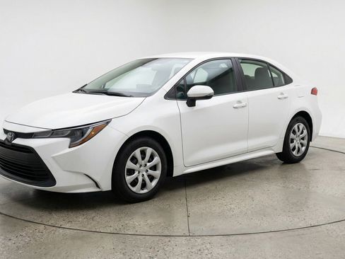 Used 2025 Toyota Corolla LE FWD image 3