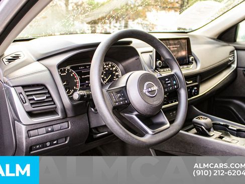 Used 2024 Nissan Rogue SV image 29