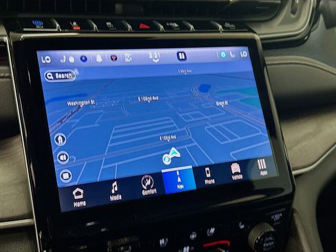 Used 2022 Jeep Grand Cherokee Limited 4xe w/ Luxury Tech Group II image 22