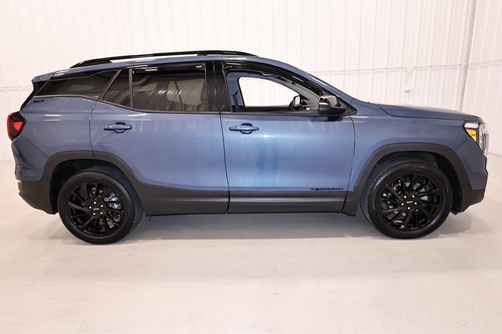 Used 2024 GMC Terrain SLT w/ Elevation Edition AWD/4WD image 2