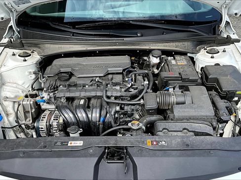 Used 2025 Hyundai Elantra SE FWD image 25