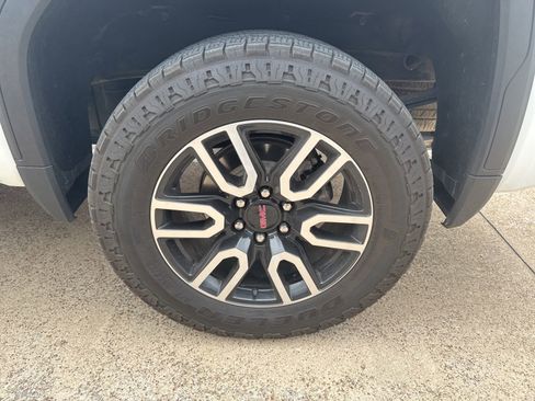 Used 2024 GMC Sierra 1500 AT4 w/ Technology Package image 4