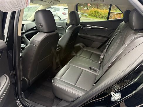 Used 2023 Buick Envision Essence image 18