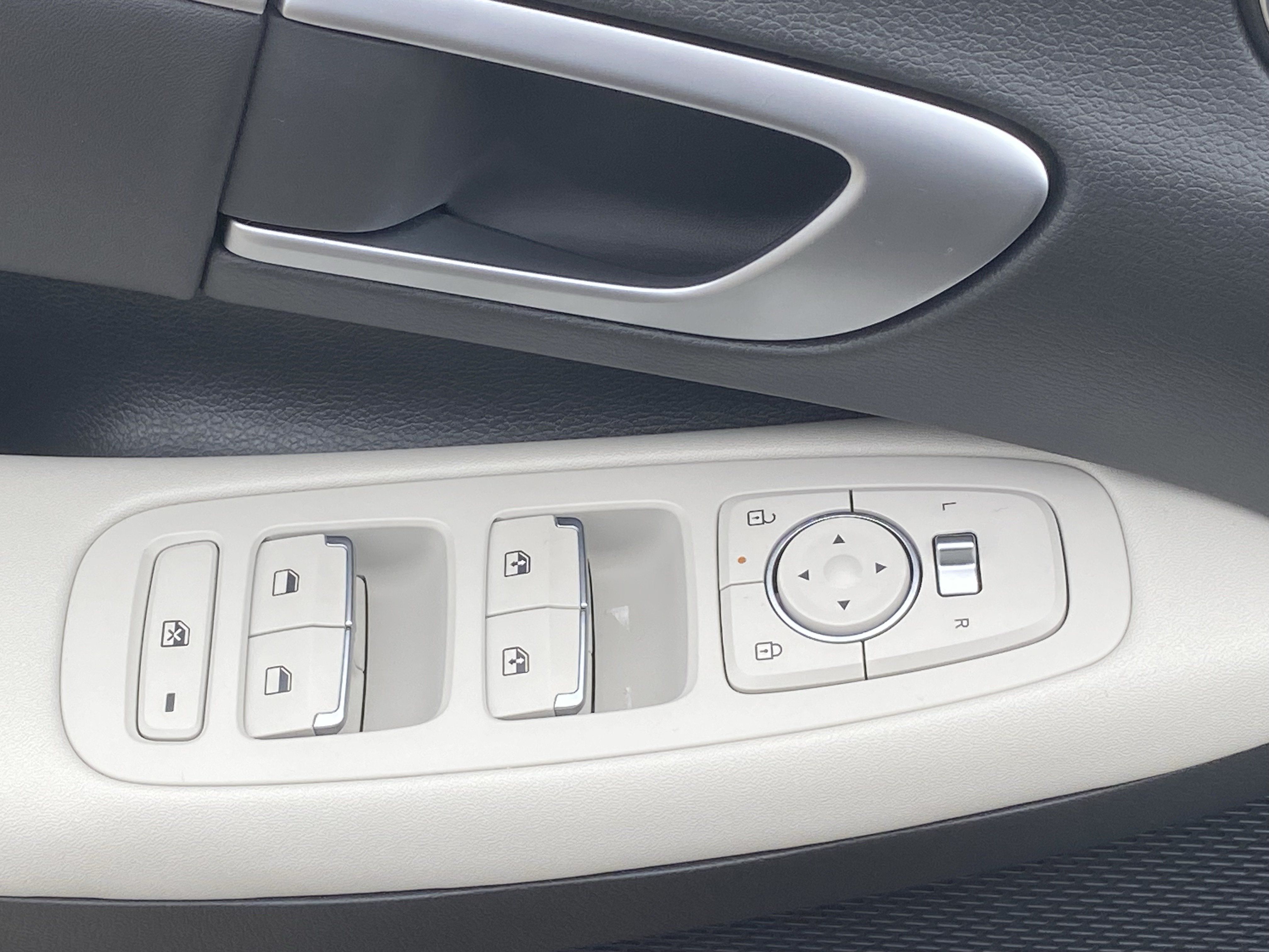 Used 2025 Hyundai Sonata SEL FWD image 20