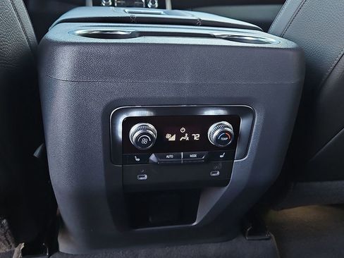 Used 2021 GMC Yukon Denali w/ Denali Premium Package image 19