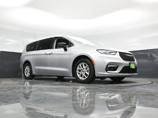Used 2024 Chrysler Pacifica Touring-L FWD image 57