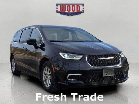 Used 2024 Chrysler Pacifica Touring-L image 1