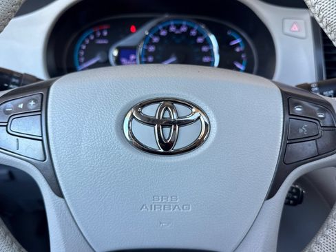 Used 2012 Toyota Sienna XLE FWD image 24