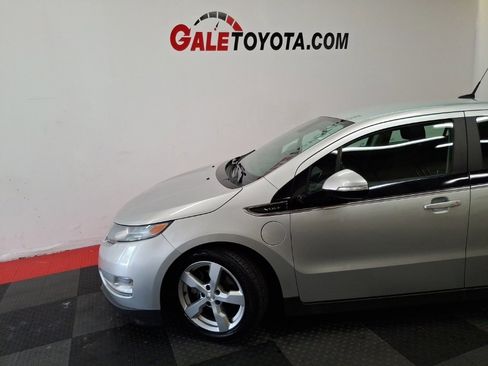 Used 2014 Chevrolet Volt w/ Enhanced Safety Package 2 image 3