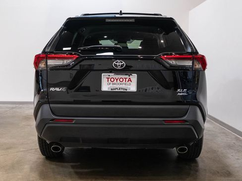 Used 2025 Toyota RAV4 XLE AWD/4WD image 8