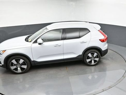 Used 2022 Volvo XC40 T4 Momentum FWD image 20
