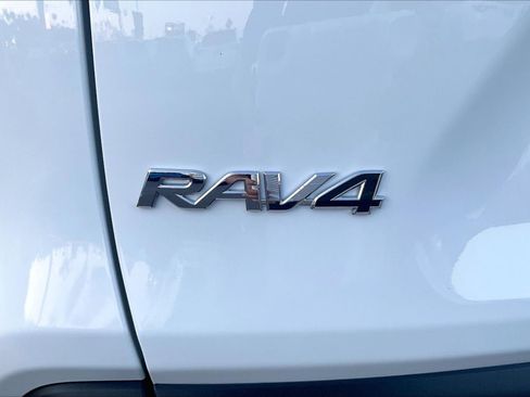 Used 2024 Toyota RAV4 LE AWD/4WD image 8