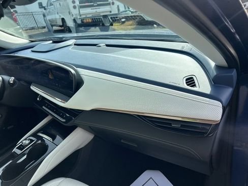 Used 2025 Buick Envision Avenir image 9