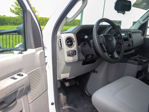 Used 2024 Ford E-450 and Econoline 450 Super Duty w/ Driver's Safety Package RWD image 14