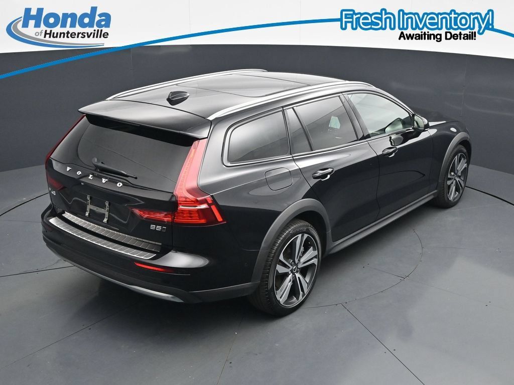 Used 2025 Volvo V60 B5 Cross Country Plus AWD/4WD image 26