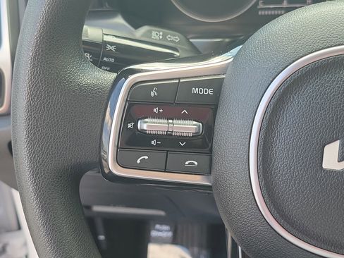 Used 2023 Kia Sorento LX image 27