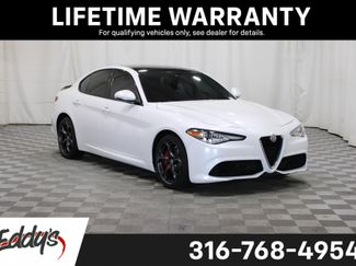 Used 2018 Alfa Romeo Giulia Ti Sport w/ Quick Order Package 22S Sport AWD/4WD video 1
