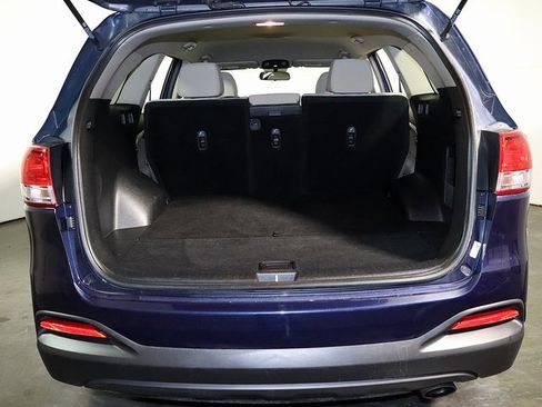 Used 2018 Kia Sorento LX image 28